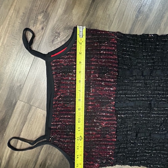 💗Chic Black and Red Lace Camisole with Adjustable Straps - Picture 3 of 3